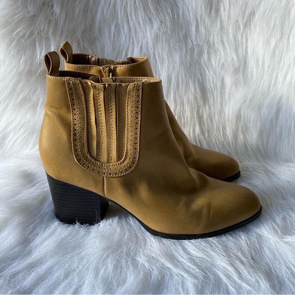Shoes - C‎ est 1946 Women’s Ankle Bootie Boots Size 9M Side Zip pointed Toe